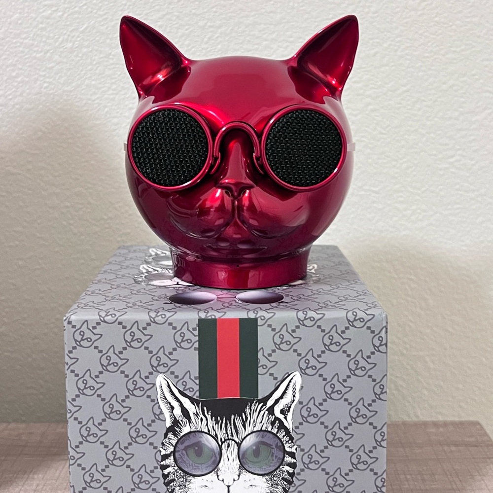 YONIS T8 Wireless Speaker with Red Cat Head Design